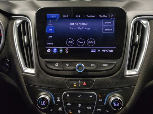 Used 2020 Chevrolet Malibu LT FWD image 25