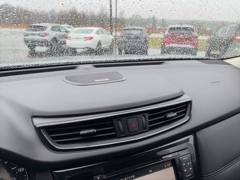 Used 2017 Nissan Rogue SL w/ SL Premium Package image 21