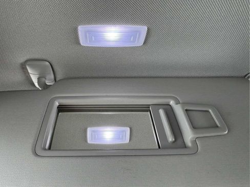 Certified 2024 Volkswagen Tiguan SE image 40