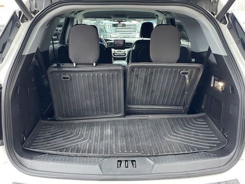 Used 2020 Ford Explorer XLT w/ Comfort Package image 14