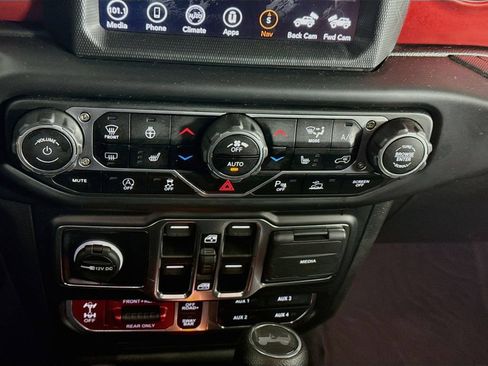 Used 2022 Jeep Wrangler Unlimited Rubicon w/ LED Lighting Group AWD/4WD image 17