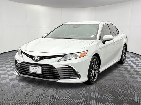Used 2023 Toyota Camry XLE w/ Cold Weather Package image 3
