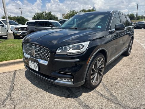 Used 2020 Lincoln Aviator Reserve w/ Equipment Group 202A AWD/4WD image 2