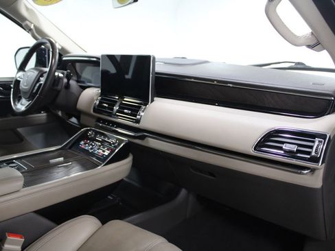 Used 2023 Lincoln Navigator Reserve image 33