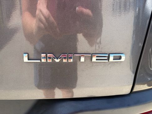 Used 2018 Jeep Cherokee Limited w/ Trailer Tow Group AWD/4WD image 32