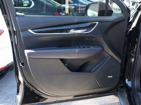 Used 2018 Cadillac XT5 Luxury w/ Driver Awareness Package image 14