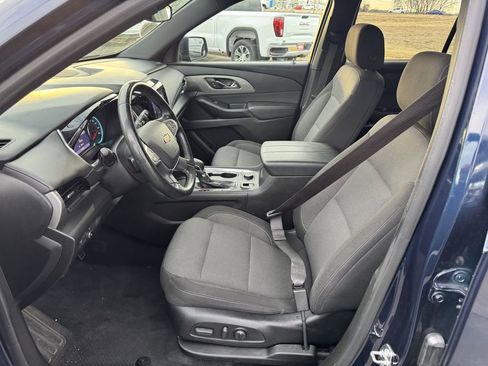 Used 2023 Chevrolet Traverse LT image 9