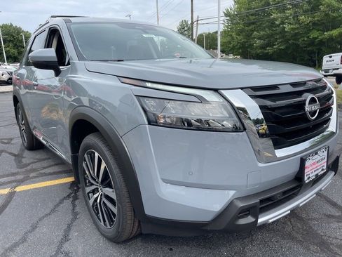 New 2025 Nissan Pathfinder Platinum w/ Cargo Package image 8
