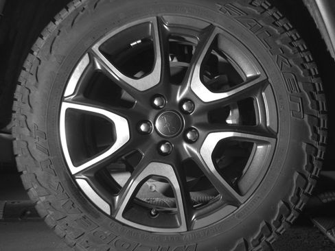 Used 2025 Jeep Compass Trailhawk AWD/4WD image 15