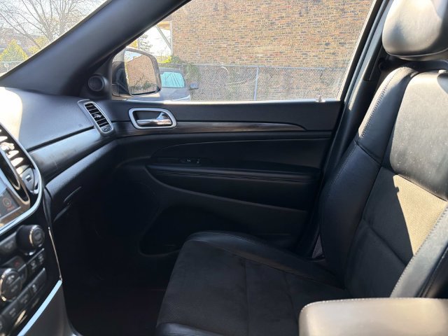 Used 2022 Jeep Grand Cherokee Laredo X AWD/4WD image 16