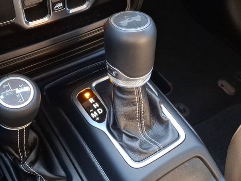 Used 2022 Jeep Wrangler Unlimited Sahara w/ Cold Weather Group image 15