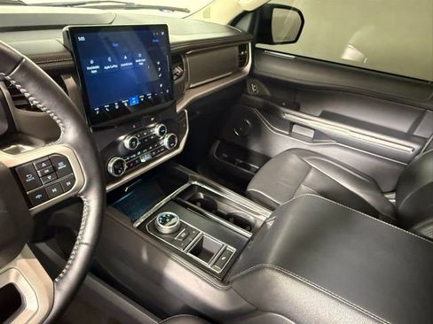Used 2022 Ford Expedition XLT image 29