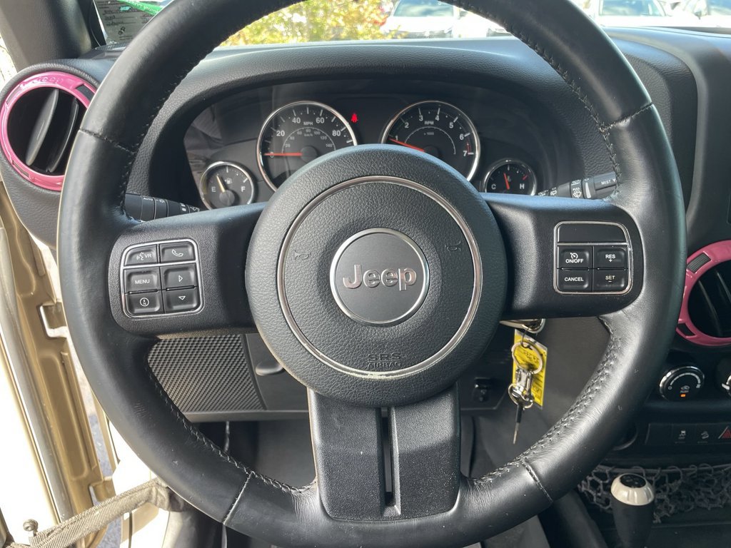 Used 2016 Jeep Wrangler Unlimited Sahara w/ Connectivity Group AWD/4WD image 13