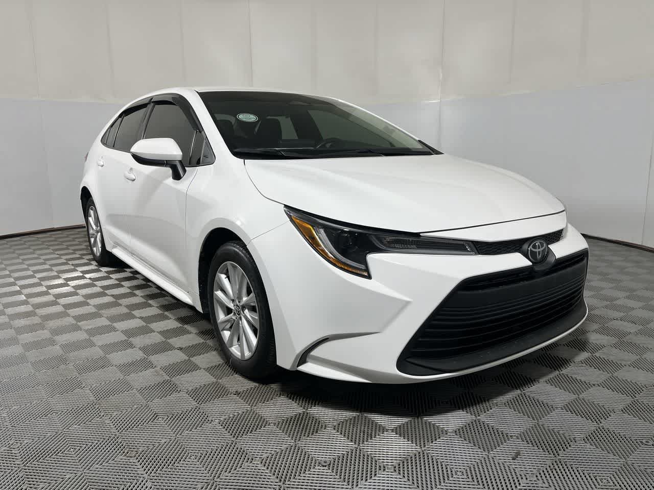 Used 2025 Toyota Corolla LE w/ LE Premium Package FWD image 2
