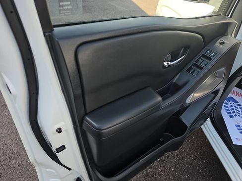 Used 2023 Nissan Frontier SV w/ Technology Package RWD image 10