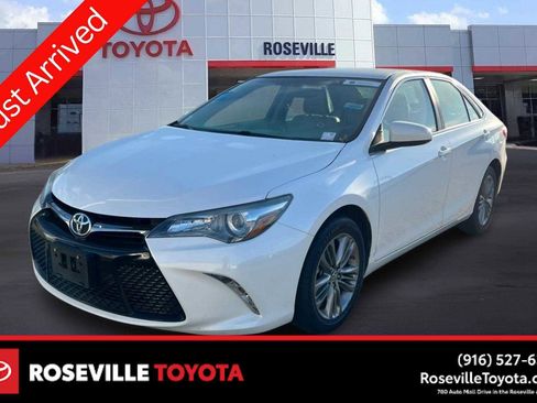 Used 2016 Toyota Camry SE image 1