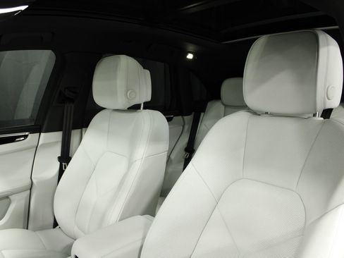 New 2026 Porsche Macan image 5