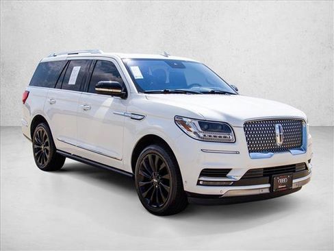 Used 2020 Lincoln Navigator Reserve AWD/4WD image 3