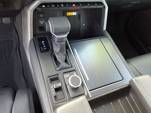 Used 2024 Toyota Tundra Platinum image 35