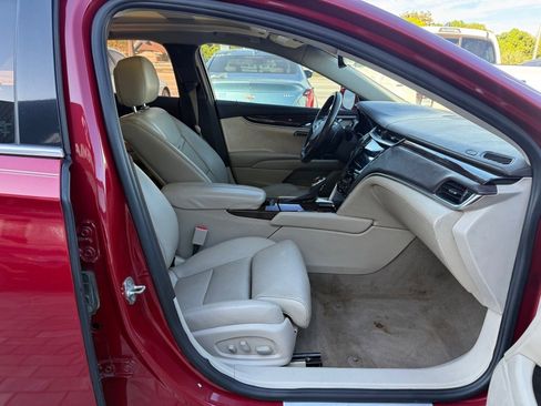 Used 2013 Cadillac XTS Luxury image 31