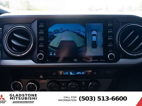 Used 2022 Toyota Tacoma TRD Off-Road w/ TRD Premium Off Road Package AWD/4WD image 16