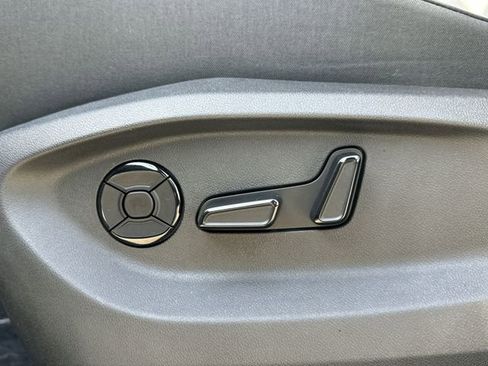 New 2025 Volkswagen Tiguan SE image 15