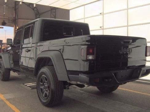 Used 2025 Jeep Gladiator Sport image 5