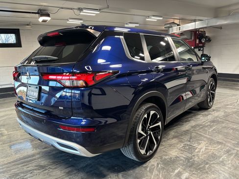 Used 2023 Mitsubishi Outlander SE Black Edition image 10