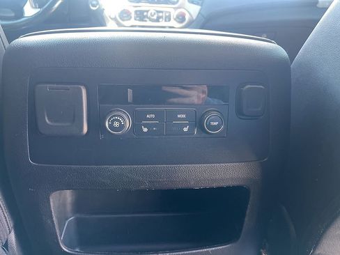 Used 2019 GMC Yukon XL Denali image 21