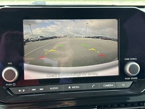 Used 2025 Nissan Pathfinder SV FWD image 23