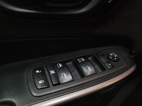 Used 2019 Jeep Cherokee Limited AWD/4WD image 27