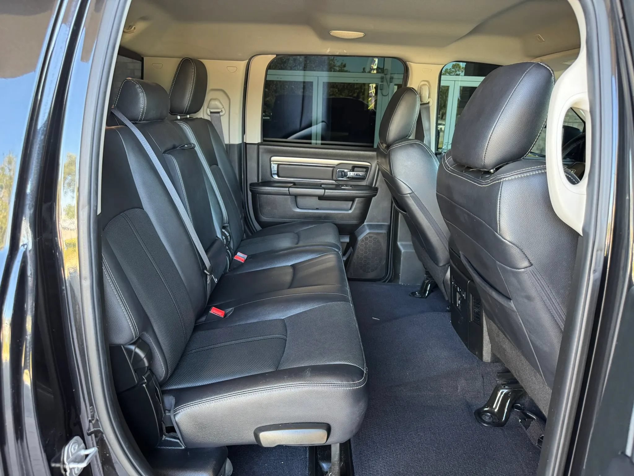 Used 2018 RAM 2500 Laramie w/ Sport Appearance Group AWD/4WD image 21