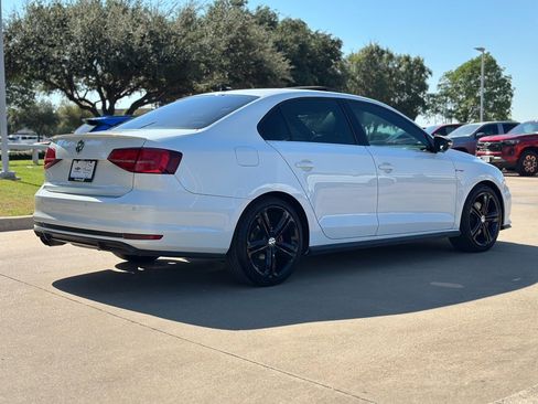 Used 2017 Volkswagen Jetta GLI image 2