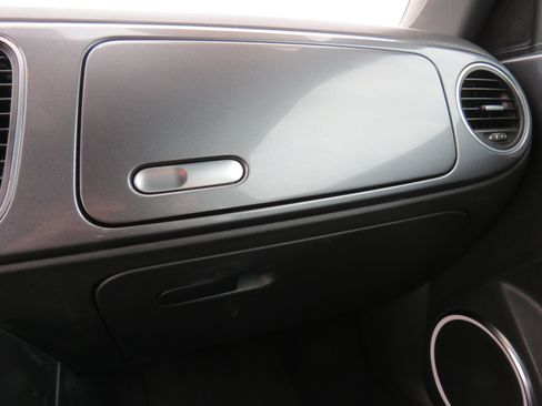 Used 2012 Volkswagen Beetle 2.5 image 15