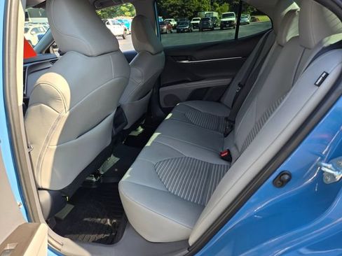 Used 2024 Toyota Camry SE FWD image 11