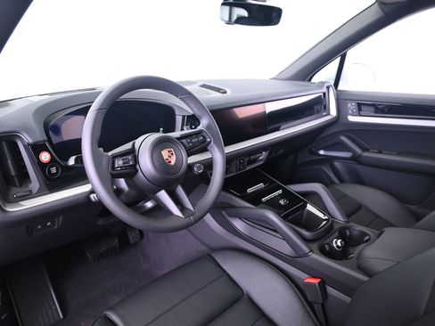 Certified 2025 Porsche Cayenne image 37