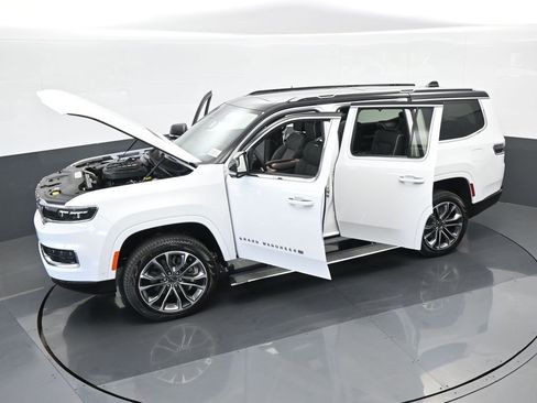 Used 2024 Jeep Grand Wagoneer Series III image 59