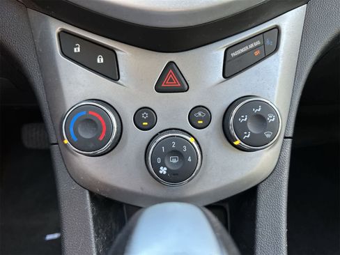 Used 2017 Chevrolet Sonic LT image 9