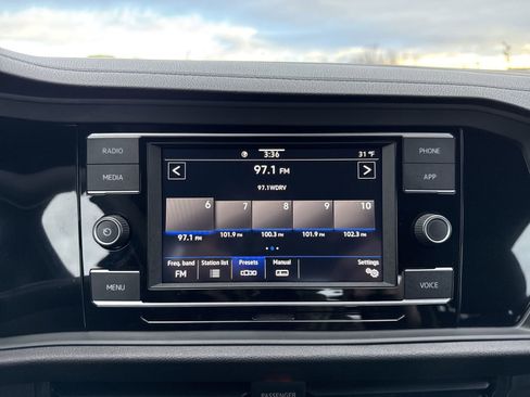 Used 2023 Volkswagen Jetta Sport image 19