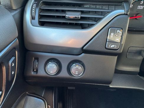 Used 2019 Chevrolet Suburban LT image 26