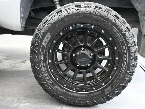 Used 2017 Toyota Tundra SR5 AWD/4WD image 4