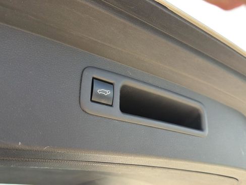 Used 2023 Toyota Highlander XLE FWD image 16