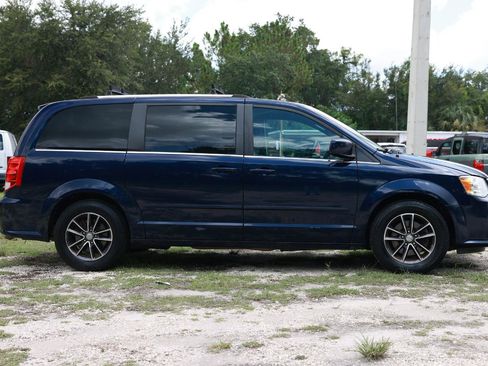Used 2017 Dodge Grand Caravan SXT FWD image 13