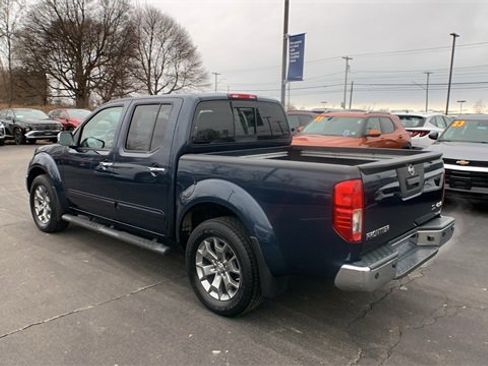 Used 2019 Nissan Frontier SL image 3