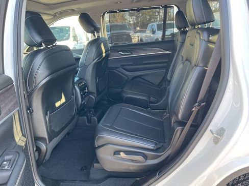 Certified 2023 Jeep Grand Cherokee L Limited w/ Luxury Tech Group II image 17