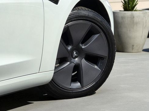 Used 2021 Tesla Model 3 Standard Range image 12