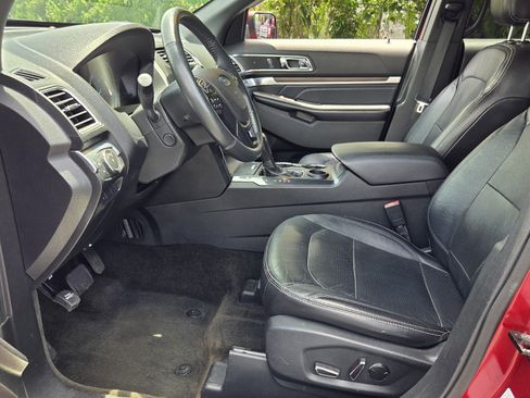 Used 2018 Ford Explorer Limited FWD image 9
