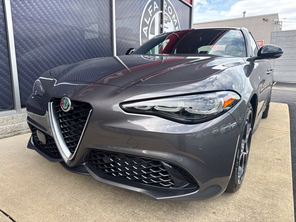 Used 2024 Alfa Romeo Giulia Ti w/ Active Assist Plus Package AWD/4WD image 18
