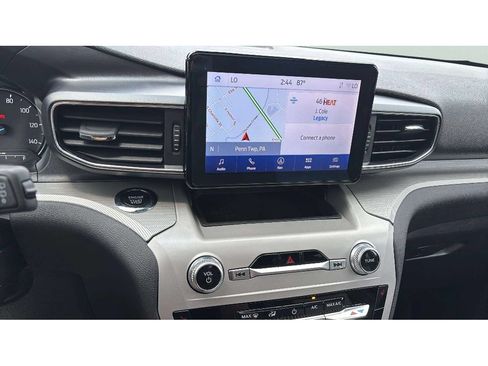 Used 2023 Ford Explorer XLT w/ Equipment Group 202A AWD/4WD image 18