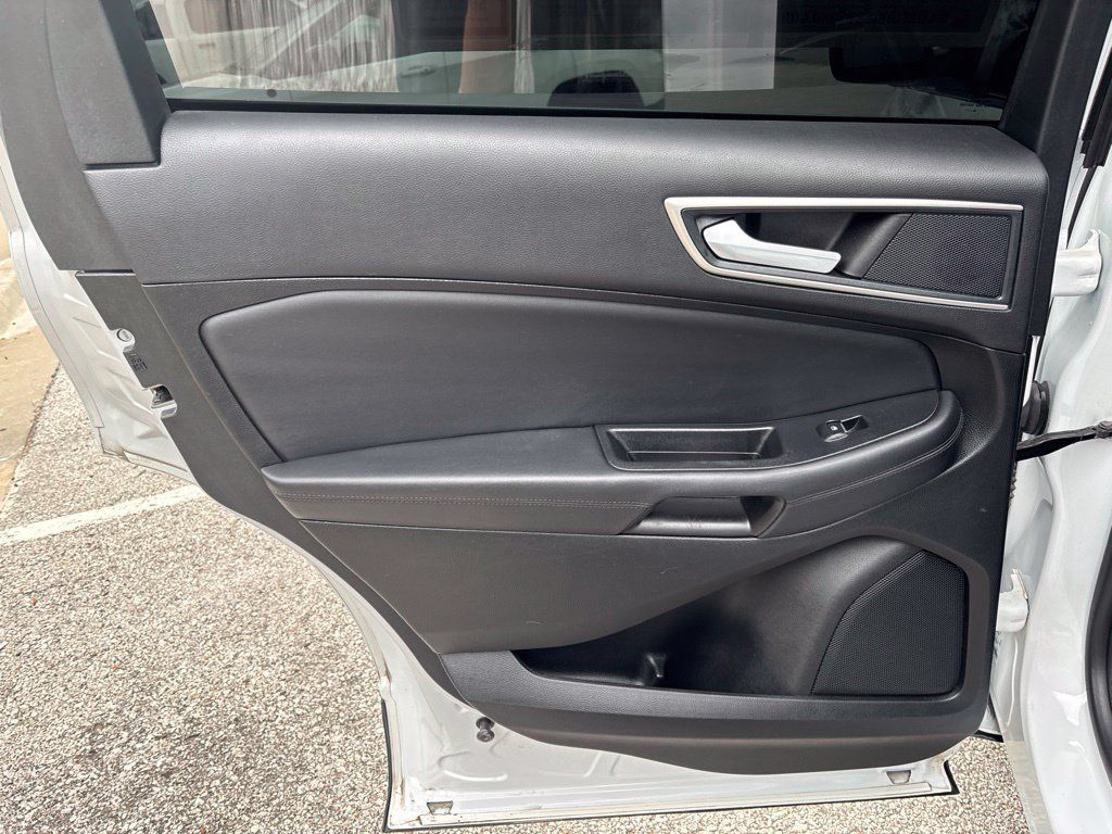Used 2024 Ford Edge SEL AWD/4WD image 12